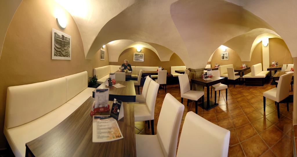 Fontana Pizzeria - Pension Ceske Budejovice Extérieur photo